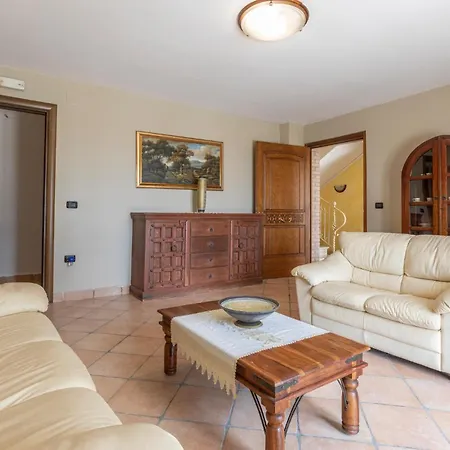 7 Bedroom Stunning In * Caiazzo