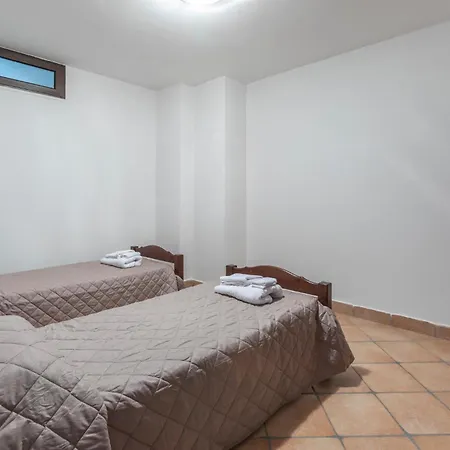 7 Bedroom Stunning In * Caiazzo