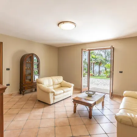 7 Bedroom Stunning In * Caiazzo