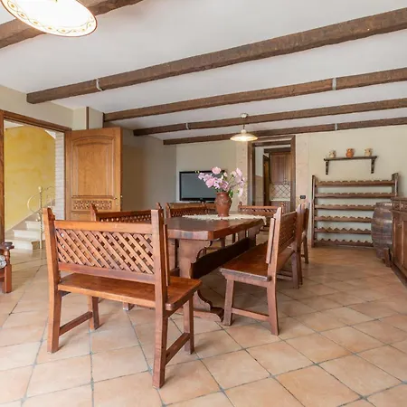7 Bedroom Stunning In Casa vacanze Caiazzo