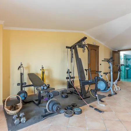 7 Bedroom Stunning In *