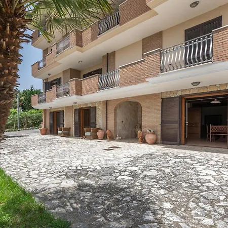 7 Bedroom Stunning In Casa vacanze *
