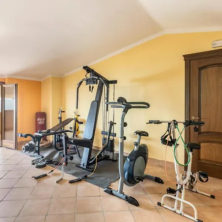 7 Bedroom Stunning In Casa vacanze Caiazzo
